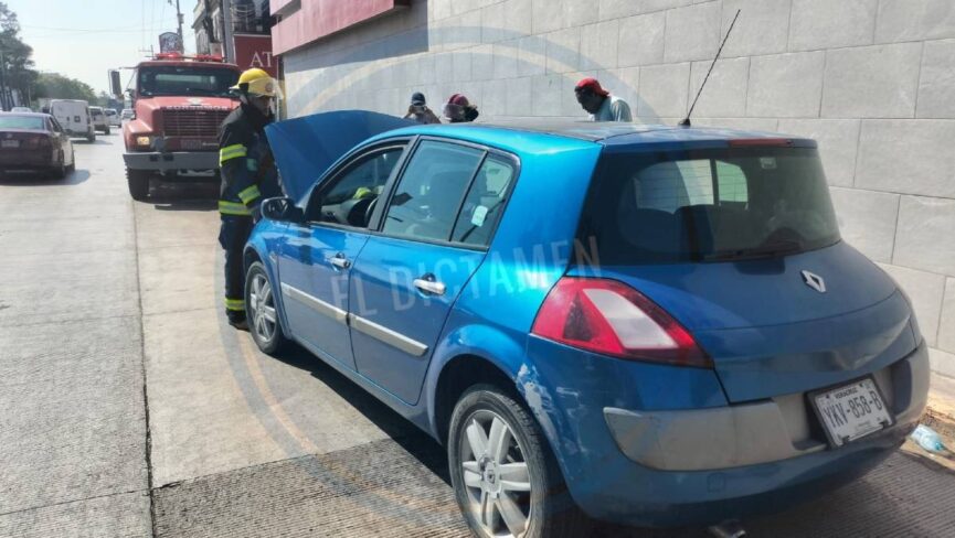 Conato de incendio en auto moviliza a Bomberos de Veracruz