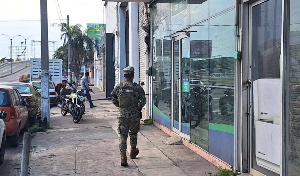 Roban comercio de climas a punta de pistola, en el centro de Veracruz