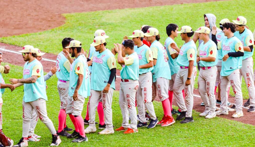 El Águila cierra con triunfo en el Parque Colón.