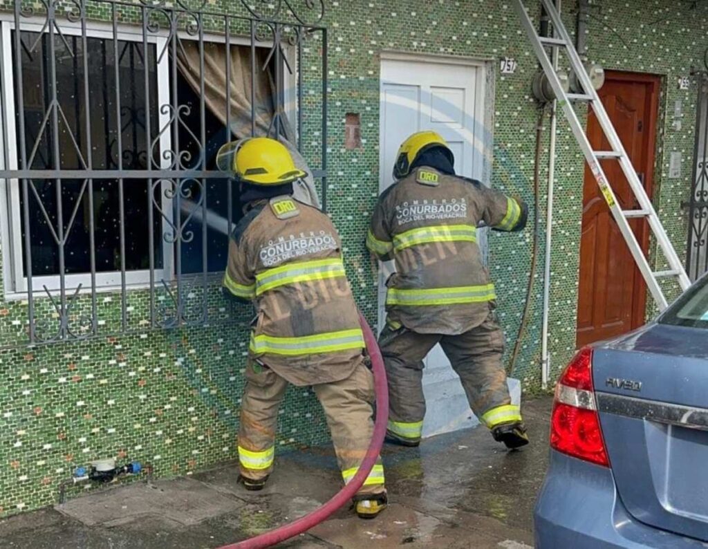 Se incendia casa en el fraccionamiento Reforma en Veracruz