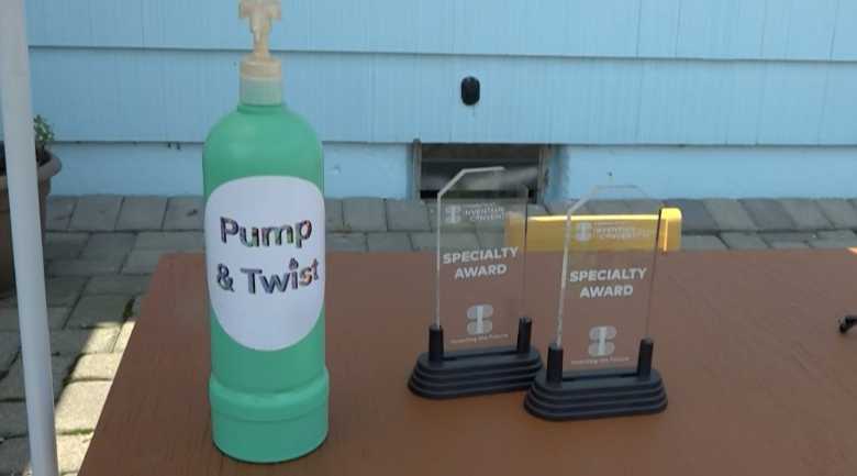 Botella Pump & Twist junto con varios premios nacionales.