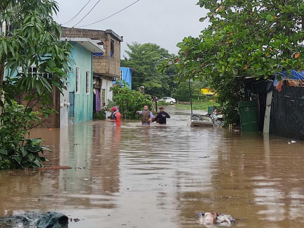 Ayuntamiento de Cosoleacaque monitorea zonas afectadas por intensas lluvias