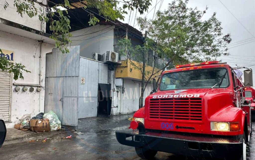 Se incendia restaurante en colonia Playa Linda, Veracruz