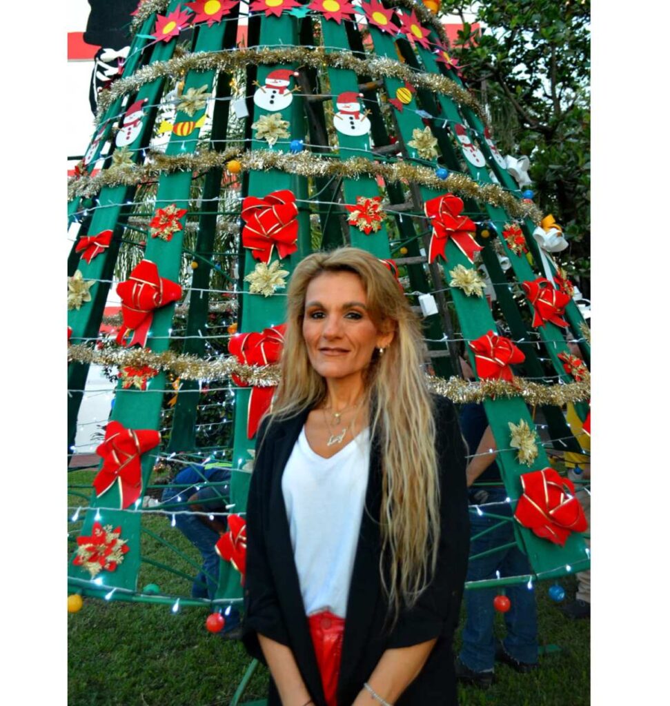 UVM realiza encendido de árbol de navidad