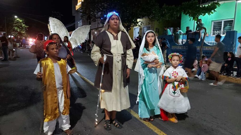 Realizan desfile navideño en Boca del Río