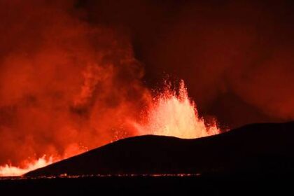 el-volcan-islandes-continua-en-erupcion,-pero-con-menor-potencia,-segun-autoridades