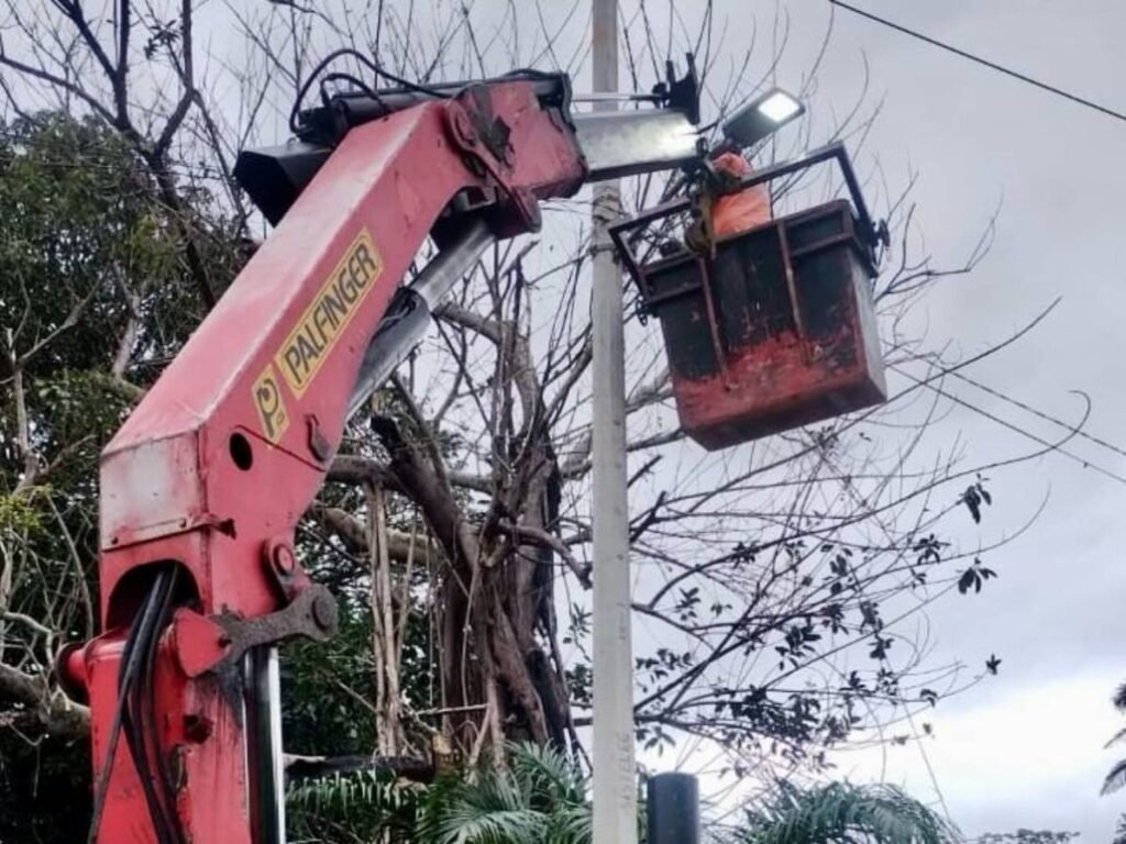 Avanza alumbrado público y mantenimiento de lámparas led en Cosoleacaque