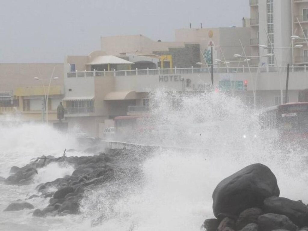 Frente Frío intenso avanza sobre norte del país, llegará al puerto a primeras horas del domingo