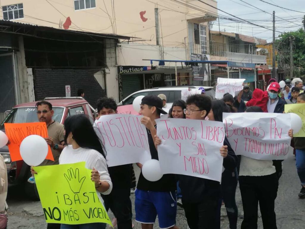 Marchan en Cardel para denunciar abusos de la Fuerza Civil