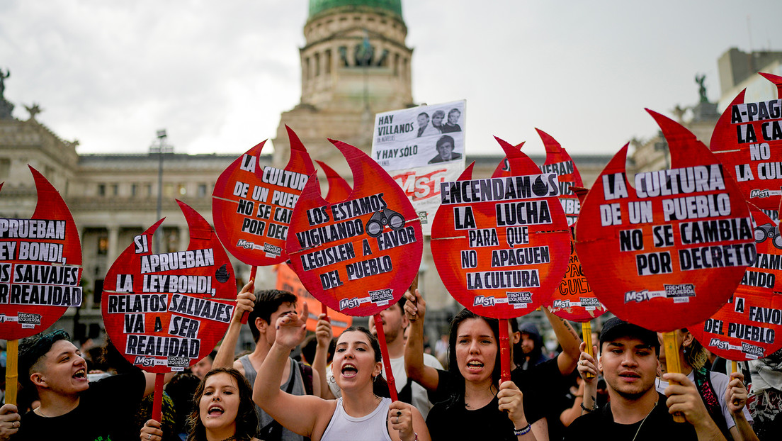 Entre amenazas y fallos judiciales, crece tensión política en Argentina en vísperas del paro general