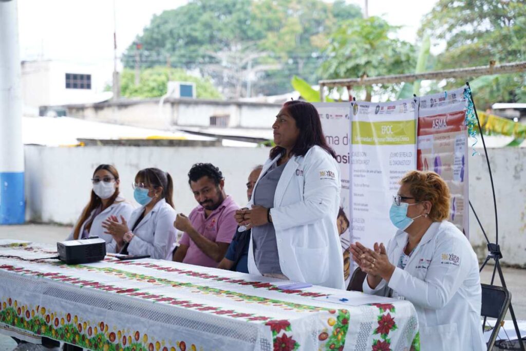 Médicos de Coatzacoalcos y Cosoleacaque brindaron estas pláticas a los habitantes de este sector de la ciudad