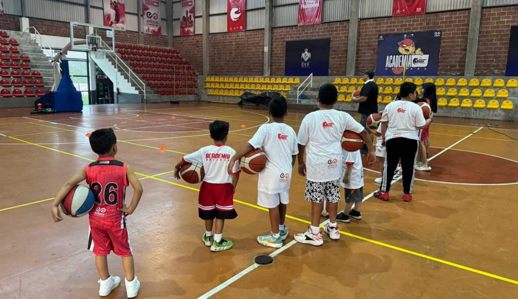 Halcones Rojos refrenda su compromiso con la Academia Orizaba.