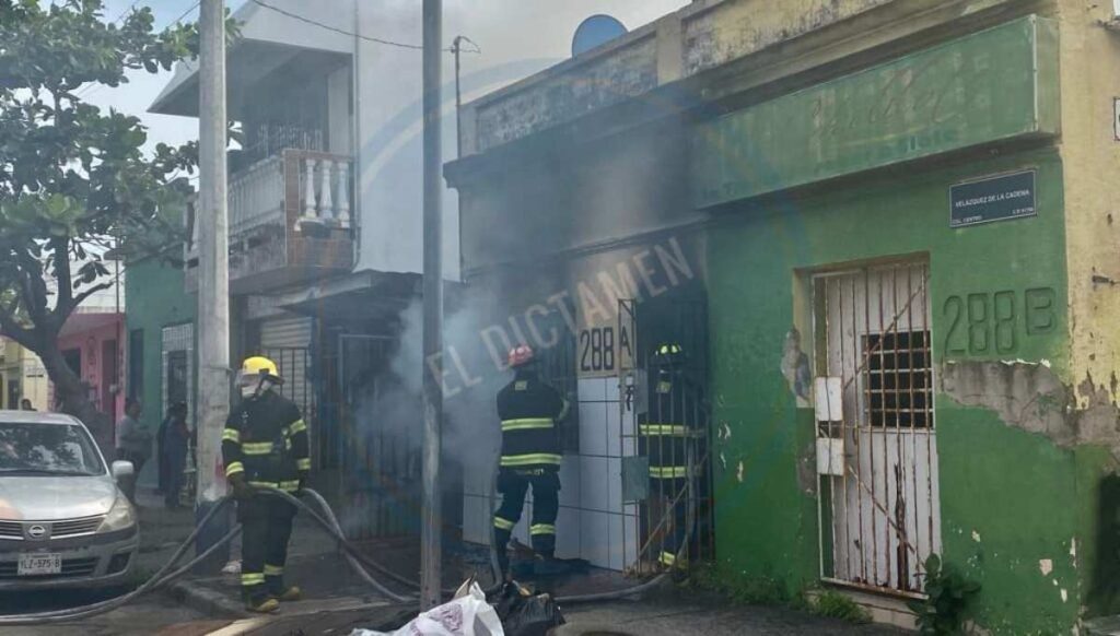 Las llamas del incendio rápidamente se propagaron al interior de la vivienda y provocaron prácticamente la pérdida total.