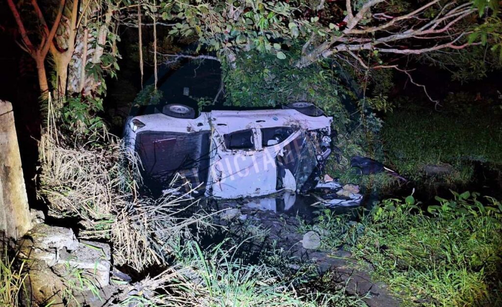 El conductor perdió el control al tomar la curva  del puente, metros antes de llegar a la Piedra.