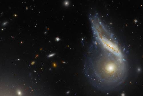 hubble-capta-colision-monstruosa-de-galaxias