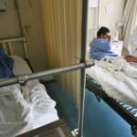 pacientes-hospitalizados-que-descansan-cerca-de-una-ventana-duermen-mejor