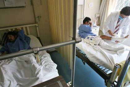 pacientes-hospitalizados-que-descansan-cerca-de-una-ventana-duermen-mejor