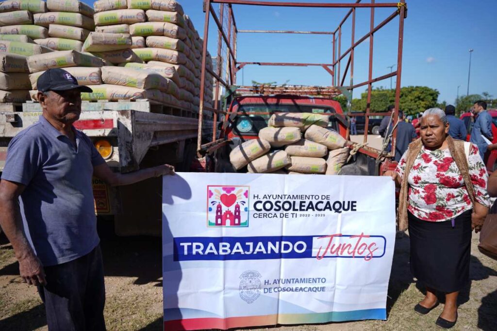 En esta entrega, Vázquez Parissi compartió ante los presentes que se trabaja en el municipio de Cosoleacaque.