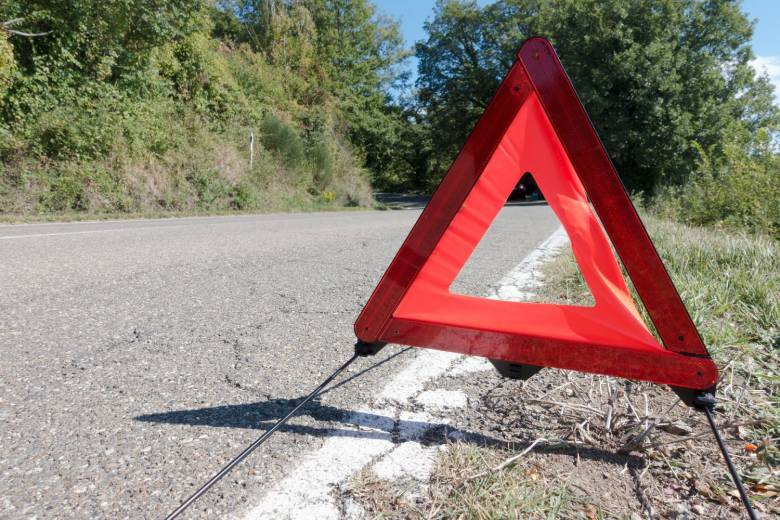 El clásico triángulo de aviso en carretera