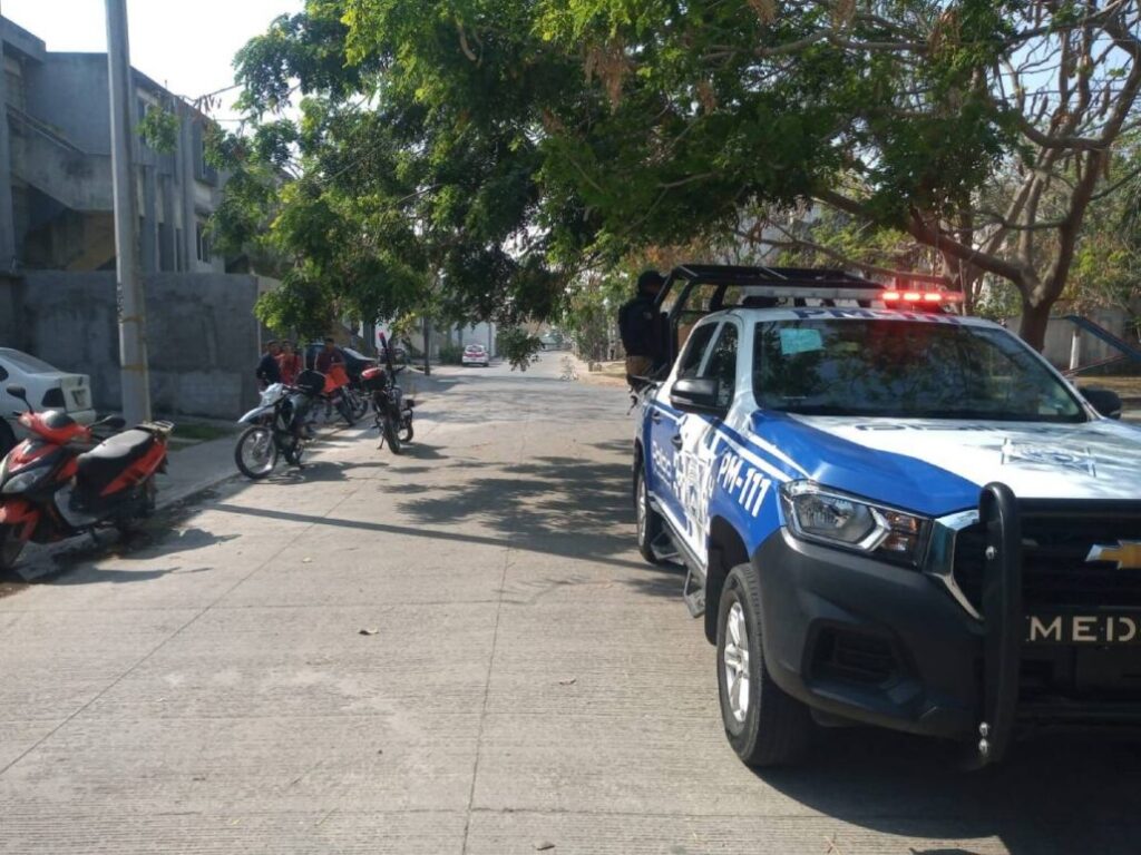 El hombre fue amarrado y sometido por dos de los vecinos, ya que no pudo justificar su presencia al interior de la casa.