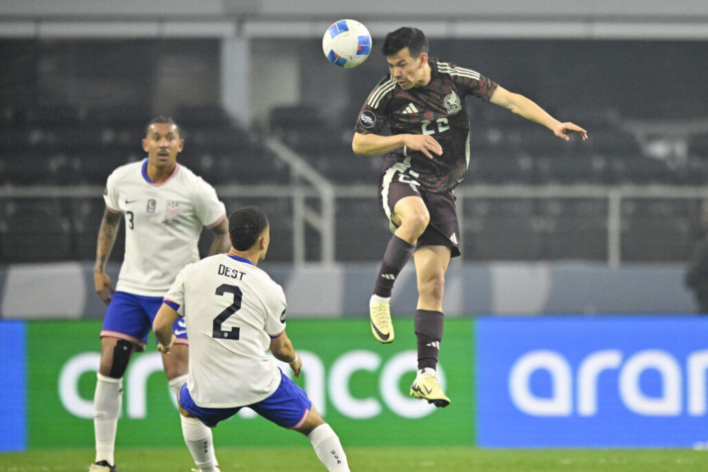 Estados Unidos vuelve a vencer a México y liga ocho juegos sin perder ante el Tri