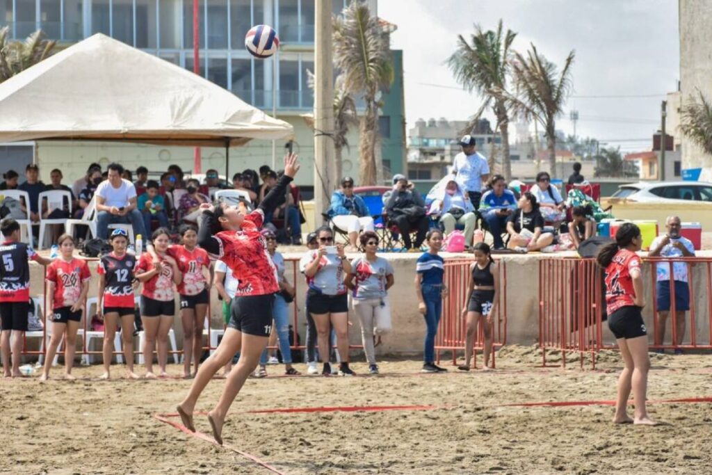 El próximo sábado y domingo también se tiene programa un torneo de futbol infantil en la playa de Coatzacoalcos.