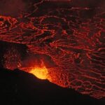 volcan-de-islandia-vuelve-a-hacer-erupcion-y-regala-espectaculo-con-aurora-boreal