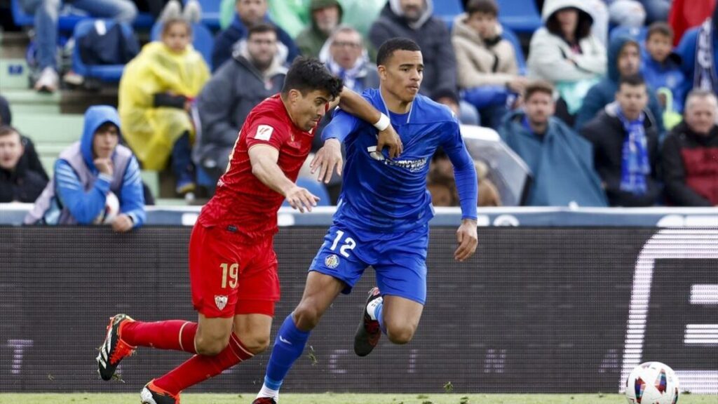 Marcos Acuña recibe insultos racistas de aficionados de Getafe