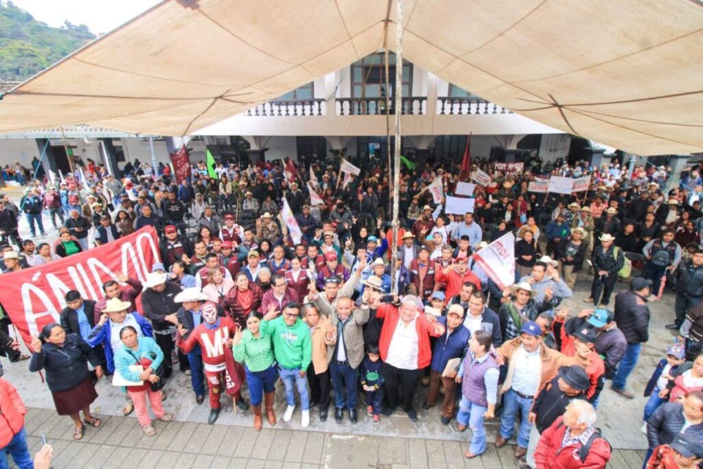 Manuel Huerta destacó la propuesta educativa, que busca erradicar la deserción escolar y apoyar a la economía de las familias.