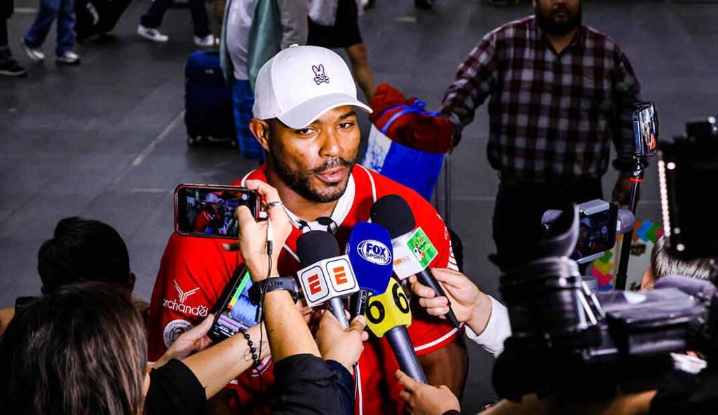 Yasiel Puig llega a México para reportar con El Águila de Veracruz