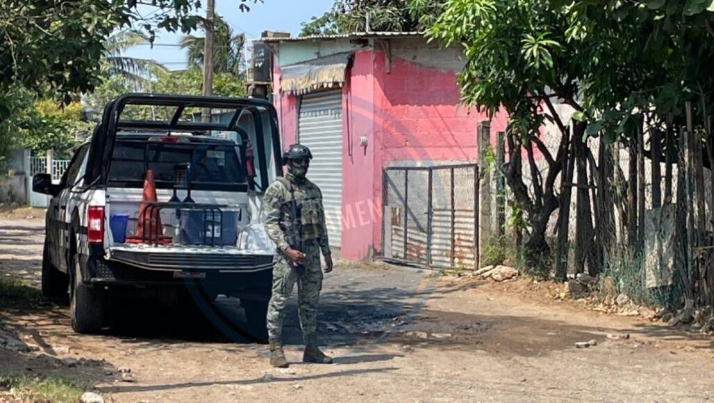 El empleado además del robo de la camioneta, también fue despojado de sus pertenencias como su teléfono celular y otros artículos de valor.