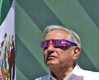 es-un-privilegio-estar-aqui-para-contarlo:-lopez-obrador