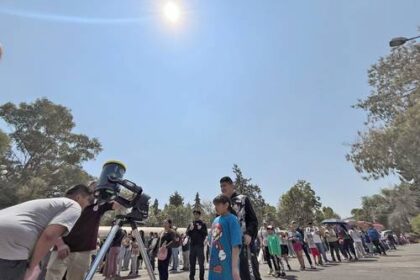 dos-mil-personas-presenciaron-el-evento-astronomico-en-el-planetario-luis-enrique-erro