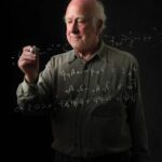 fallecio-a-los-94-anos-peter-higgs,-descubridor-de-la-particula-de-dios