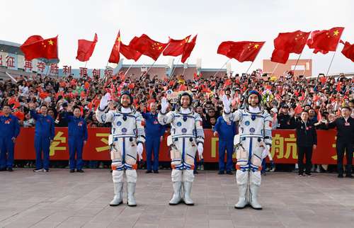 china-lanzo-con-exito-el-cohete-shenzhou-18;-llevo-a-tres-taikonautas-a-la-estacion-tiangong