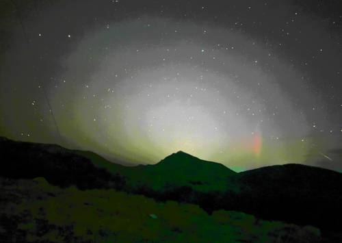 la-primera-tormenta-solar-“extrema”-en-20-anos-deja-brillantes-auroras-polares