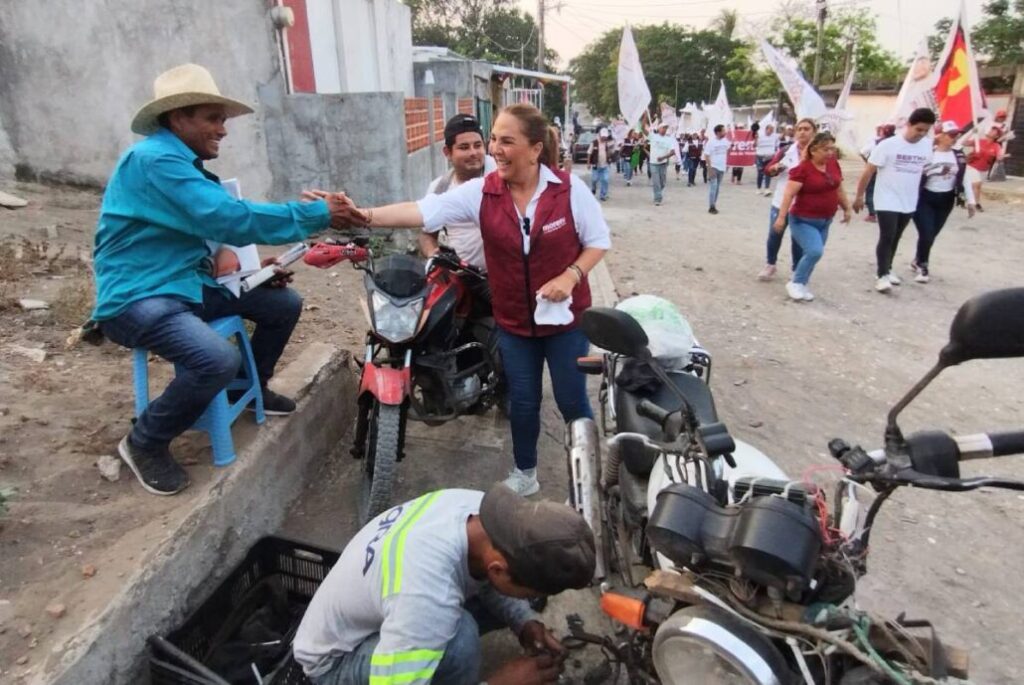 Bertha Ahued se comprometió a dar seguimiento a las peticiones ciudadanas.