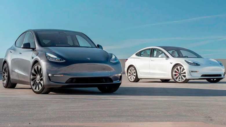 Tesla Model 3 junto a Tesla Model Y | Tesla concreta más despidos durante el fin de semana