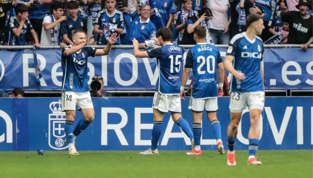 Real Oviedo pone un pie en LaLiga al vencer en la ida de la final de ascenso a Espanyol