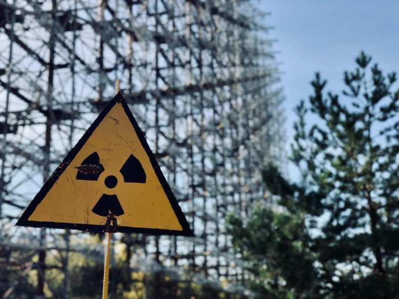 mutaciones, yodo, desastre nuclear, chernobyl, red road signage