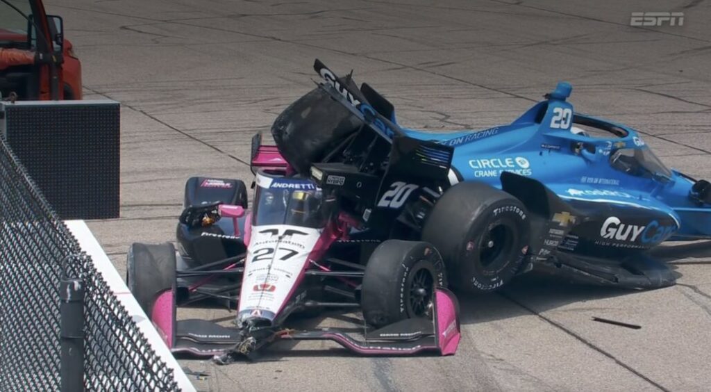 El espeluznante doble accidente que se registró en el óvalo de Iowa en la IndyCar