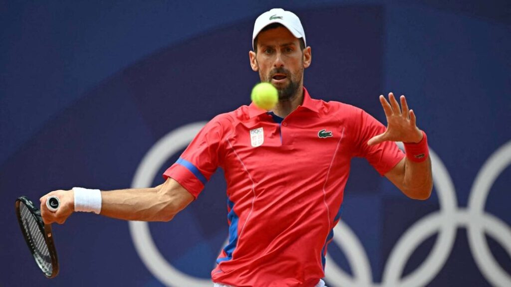 Novak Djokovic avanza a cuartos de final de París 2024 e impone un par de récords