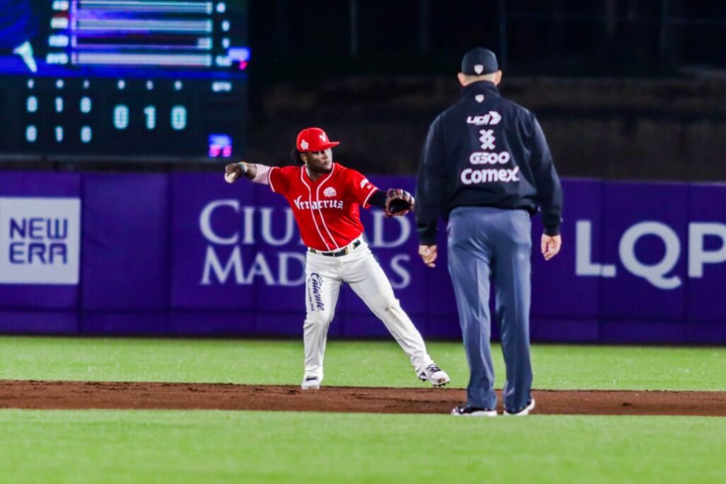 Conspiradores apalea a El Águila y pone la serie 2-0 a su favor