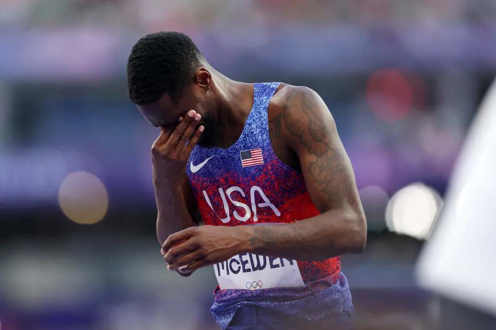 Hamish Kerr gana en salto de altura después de que Shelby McEwen se negó a compartir el oro