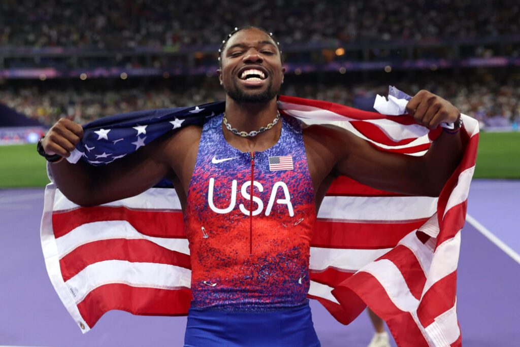 París 2024: Noah Lyles gana el oro en los 100 metros en la carrera más cerrada de la historia