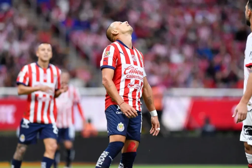 David Faitelson acaba con Chicharito Hernández por su nula productividad en Chivas