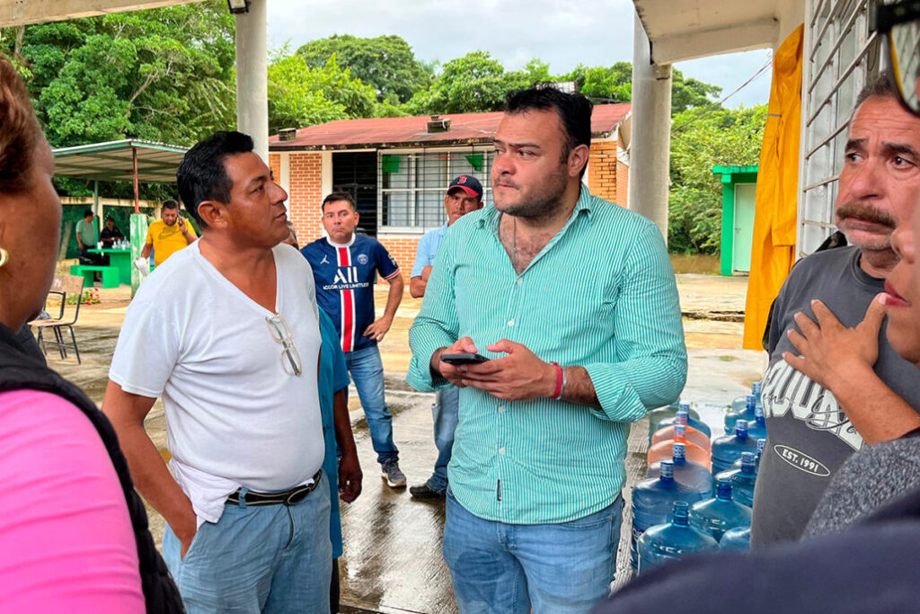 El H. Ayuntamiento de Cosoleacaque, continúan brindando el apoyo solidario para los habitantes.