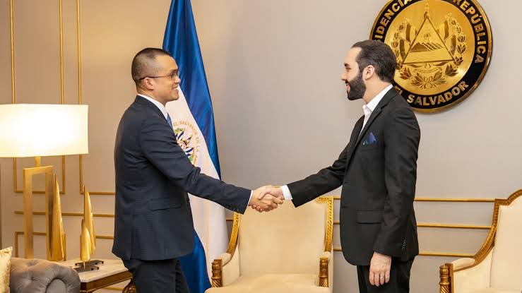 CZ se reunió con el presidente de El Salvador.