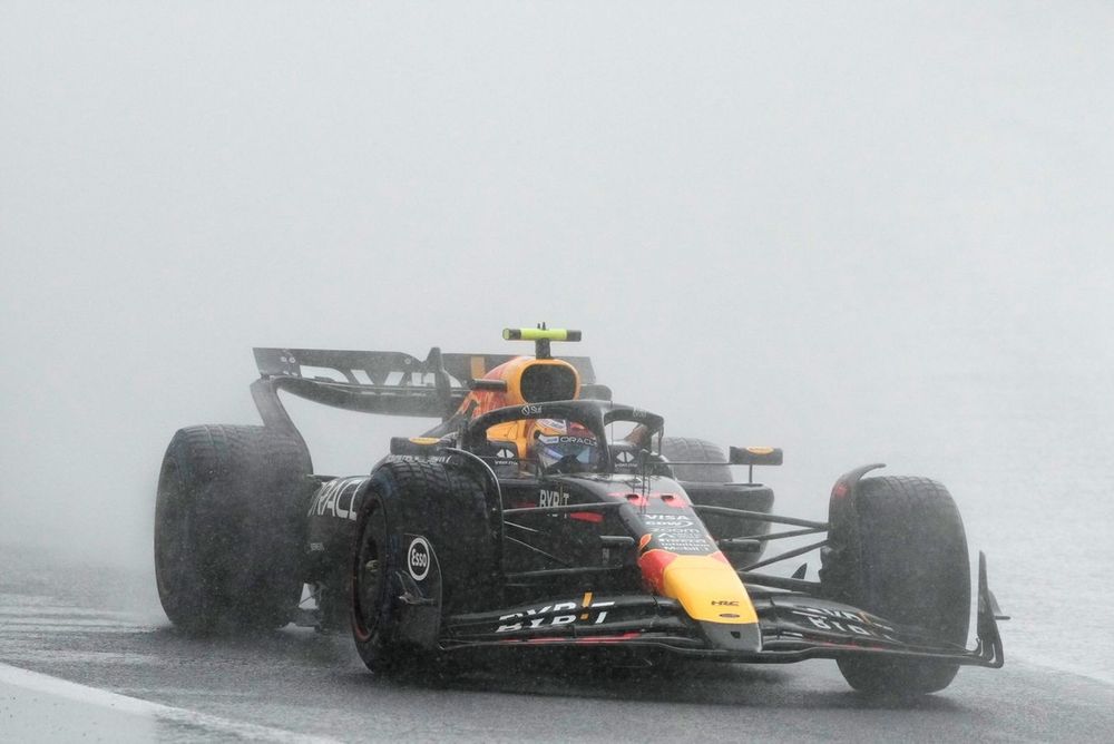 Checo Pérez queda fuera de los puntos al finalizar en el puesto 11 en el Gran Premio de Brasil