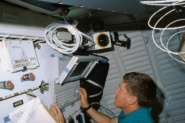 Un Macintosh Portable en el espacio en la misión STS-41